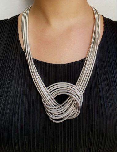 Collier TWIST LONG s'inspire de l'anatomie humaine