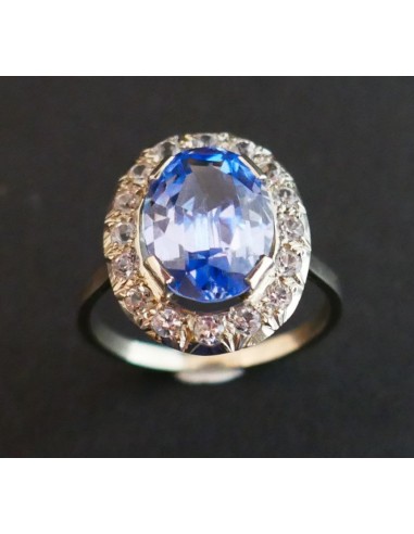 Bague Sertie d'Une Topaze Entourage Pierres Blanches sur le site 