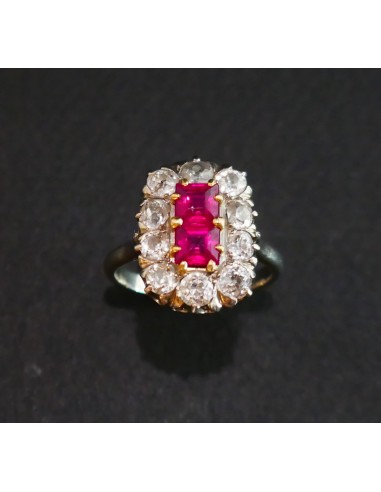 Bague Ancienne Diamants Et Rubis Verneuil Calibrés en stock